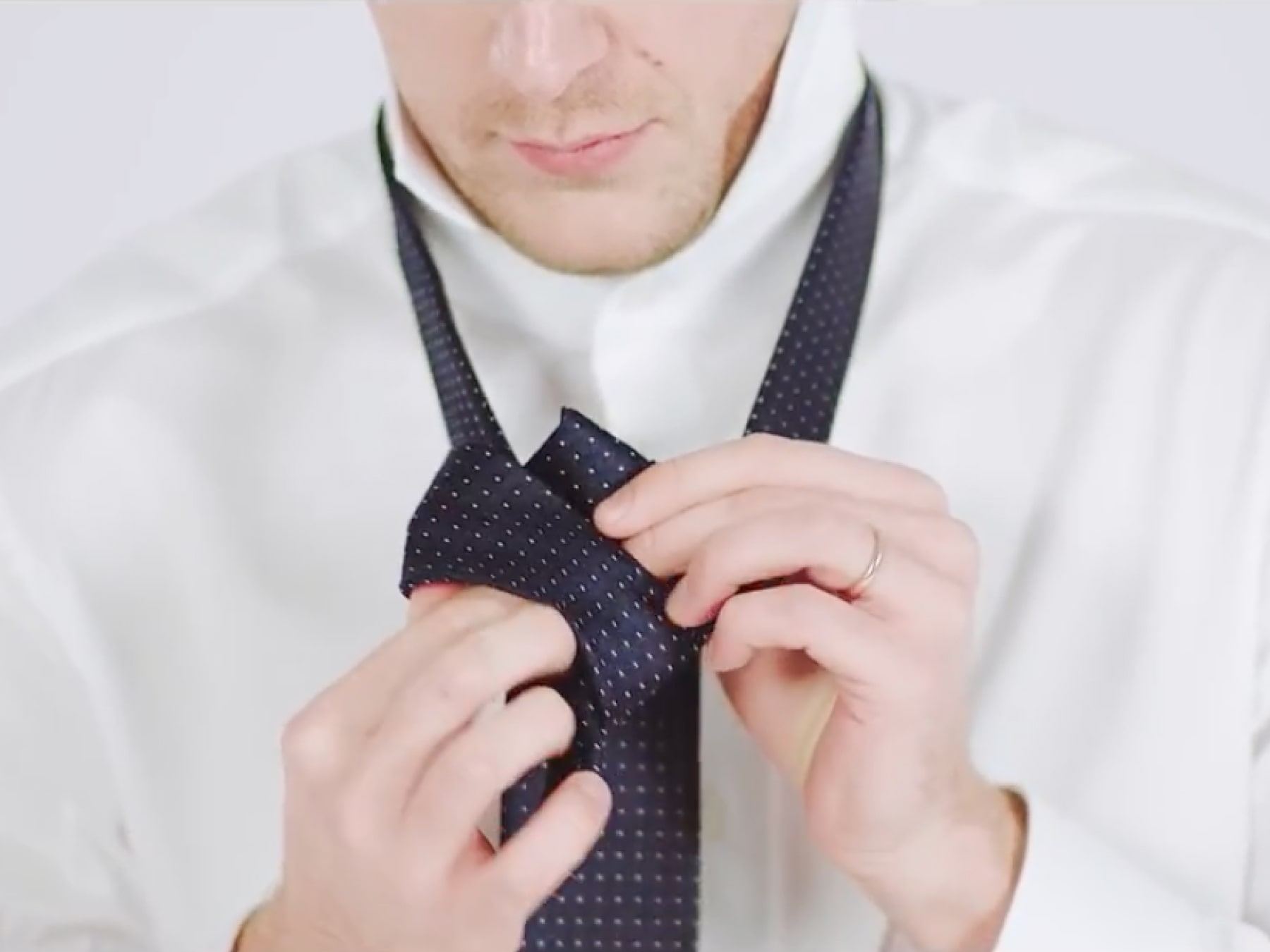 how to tie a tie-min (1)